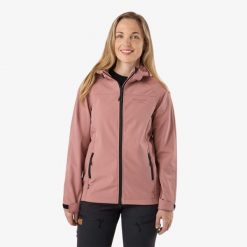 Kurtka softshell Turystyka Damska Swedemount Stryn Softshell oddychająca. Czerwone kurtki damskie SWEDEMOUNT, bez wzorów, z softshellu, bez kaptura. Za 249.99 zł.