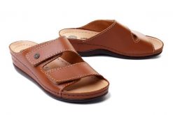 DR. BRINKMANN 702793-2 natur, klapki profilaktyczne damskie. Brązowe klapki damskie Dr. Brinkmann, bez wzorów, ze skóry, bez obcasa, bez zapięcia. Za 329.90 zł.