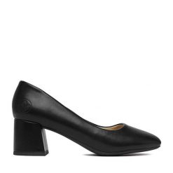 Czółenka Rieker. Czarne czółenka damskie Rieker, bez wzorów, bez obcasa. Za 349.99 zł.