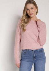 Jasnoróżowy Casualowy Sweter z Wełną i Bawełną Nedalla. Czerwone swetry klasyczne damskie Born2be, z bawełny, bez kołnierzyka. Za 59.99 zł.