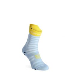 Skarpety biegowe Compressport Pro Racing v4.0 UL Run High. Niebieskie skarpetki damskie Compressport, bez wzorów. Za 78.99 zł.