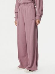 Adidas Spodnie dresowe Seasonal Essentials KV6865 Różowy Regular Fit. Czerwone spodnie dresowe damskie Adidas, l, bez wzorów, z bawełny. Za 203.99 zł.