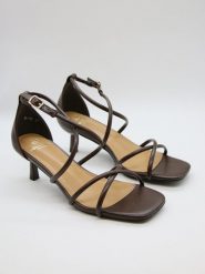 Bellucci Sandały w kolorze czarnym rozmiar: 37. Czarne sandały damskie Bellucci, bez wzorów, z otwartym noskiem, bez obcasa, na koturnie, bez zapięcia. Za 100.99 zł.