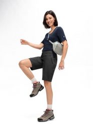 Maier Sports Szorty funkcyjne "Inara" w kolorze czarnym rozmiar: 40. Czarne spodenki sportowe damskie Maier Sports, bez wzorów, z materiału, outdoorowe. Za 197.17 zł.