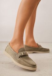 Zielone Mokasyny z Prostokątną Metaliczną Ozdobą Aeleorane. Zielone mokasyny damskie Born2be, z materiału, z okrągłym noskiem, bez obcasa. Za 119.99 zł.