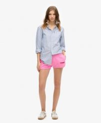 Superdry Szorty Racer Sportswear z bawełny – PAPARAZZI PINK. Czerwone spodenki sportowe damskie Superdry, bez wzorów, z bawełny. Za 163.70 zł.