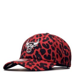 Czapka z daszkiem Mitchell & Ness NBA Chicago Bulls 6LUOMM20061-CBURED1. Czerwone czapki z daszkiem damskie Mitchell & Ness, bez wzorów. Za 89.00 zł.