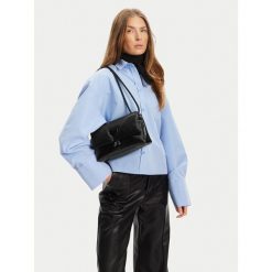 Torebka AMI Paris. Czarne torebki klasyczne damskie AMI PARIS, bez dodatków. Za 5,129.00 zł.