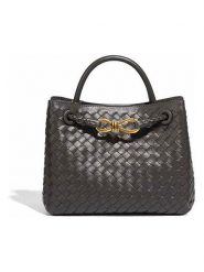 SUVRAI Torebka w kolorze antracytowym - 30 x 23 x 13 cm rozmiar: onesize. Czarne torebki klasyczne damskie SUVRAI, z materiału, przez ramię, bez dodatków. Za 130.99 zł.