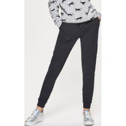 Dresowe joggery - Czarny. Spodnie dresowe chłopięce marki 4F. Za 49.99 zł.