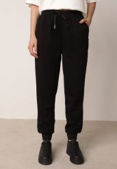 Czarne Spodnie Dresowe Joggery z Wysokim Stanem i Ściągaczami przy Kostkach Janlea. Czarne spodnie dresowe damskie Born2be, l, bez wzorów, z dresówki. Za 89.99 zł.