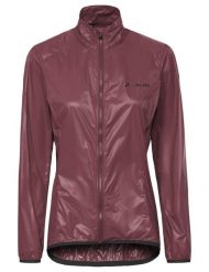Kurtka rowerowa W Matera Air Jacket. Czerwone kurtki damskie Vaude, bez wzorów, z materiału, bez kaptura. Za 367.45 zł.