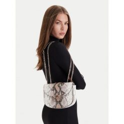 Torebka Guess. Torebki wieczorowe damskie Guess, z aplikacjami, bez dodatków. Za 339.99 zł.