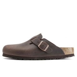 Klapki Birkenstock Boston Leoi Dorosłych. Brązowe klapki damskie Birkenstock, bez wzorów, bez obcasa, bez zapięcia. Za 549.00 zł.