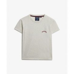 T-shirt dopasowany z logo dla kobiet Superdry Essential. Białe t-shirty damskie Superdry, bez wzorów, bez kołnierzyka. W wyprzedaży za 113.10 zł.