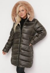 Ciemnozielona Dwustronna Kurtka z Kieszeniami i Odpinanym Kapturem Alagona. Zielone kurtki damskie Born2be, xl, bez wzorów, z futra. Za 279.99 zł.