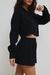 Krótkie spodenki zmuślinu w kolorze CZARNYM - CANO-XL. Czarne szorty damskie Marsala, bez wzorów, z bawełny. Za 159.90 zł.