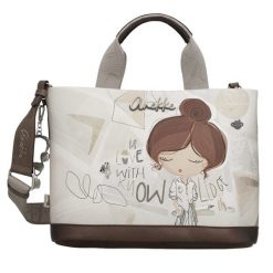 Torebka damska Anekke, z dekoracyjnym nadrukiem i metalowym logo z podwójną rączką oraz regulowanym paskiem zapinana na zamek, brązowa, 42801-222. Brązowe torebki klasyczne damskie Anekke, z nadrukiem, bez dodatków. Za 389.00 zł.