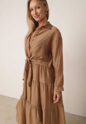 Brązowy Letni Komplet z Tencelu Sukienka na Ramiączkach i Transparentna Koszula Thassa. Brązowe koszule damskie Born2be, na lato, bez wzorów, z materiału, eleganckie, bez kołnierzyka, bez ramiączek. Za 149.99 zł.