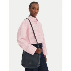 Torebka Coccinelle. Niebieskie listonoszki damskie Coccinelle, bez wzorów, bez dodatków. Za 1,299.99 zł.