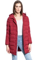 DAMSKA KURTKA ZIMOWA WRANGLER LONG PUFFER RUMBA RED W4Q4VJR05 112129197. Czerwone kurtki damskie Wrangler, na zimę, xs, bez wzorów, bez kaptura. Za 279.99 zł.