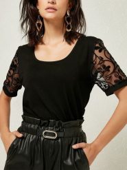 LA Angels Bluzka w kolorze czarnym rozmiar: S. Czarne bluzki damskie LA Angels, s, bez wzorów, z tiulu, bez kołnierzyka, bez ramiączek. Za 121.80 zł.