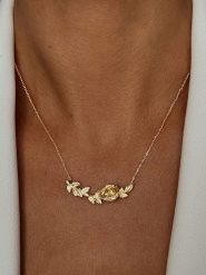 Les Favorites Pozłacany naszyjnik z elementem ozdobnym rozmiar: onesize. Żółte naszyjniki damskie Les Favorites, pozłacane. Za 184.89 zł.