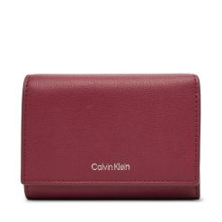 Portfel Calvin Klein. Czerwone portfele damskie Calvin Klein, bez wzorów. Za 249.99 zł.