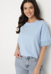 Jasnoniebieska Bluzka z Bawełny Ozdobiona Koralikami Olmoi. Niebieskie bluzki damskie Born2be, m, z aplikacjami, z bawełny, bez kołnierzyka, bez ramiączek. Za 34.99 zł.