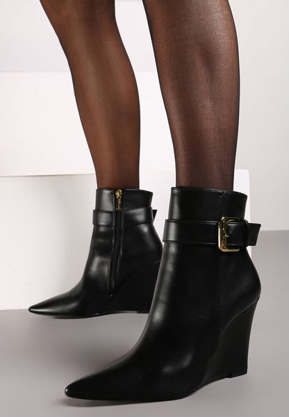 Czarne Eleganckie Botki na Koturnie z Noskiem w Szpic Zdobione Klamerką przy Cholewce Viarwen. Czarne botki damskie Born2be, z jeansu, eleganckie, ze szpiczastym noskiem, bez obcasa, na koturnie, bez zapięcia. Za 139.99 zł.