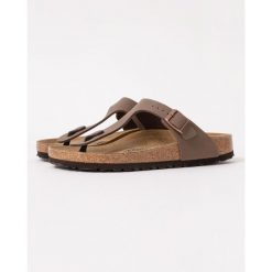 Japonki damskie Birkenstock Gizeh Birkoflor. Brązowe klapki damskie Birkenstock, bez wzorów, z materiału, z otwartym noskiem, bez obcasa, bez zapięcia. Za 543.00 zł.