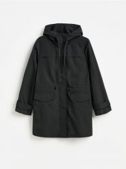 Długa parka z kapturem - czarny. Czarne parki damskie Reserved, l, z tkaniny, z kapturem. Za 179.99 zł.