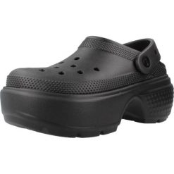 Klapki Crocs Model Stomp Clog Kolor Czarny. Czarne klapki damskie Crocs, bez wzorów, z gumy, bez obcasa, bez zapięcia. Za 384.00 zł.