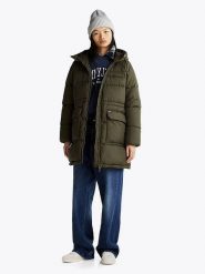 TOMMY JEANS Płaszcz zimowy w kolorze khaki rozmiar: XS. Brązowe płaszcze damskie Tommy Jeans, na zimę, xs, bez wzorów, z jeansu, bez kaptura. Za 386.53 zł.