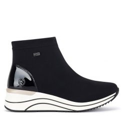 Botki Remonte. Czarne botki damskie Remonte, bez obcasa, na koturnie, bez zapięcia. Za 349.99 zł.