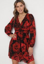 Czarno-Czerwona Rozkloszowana Sukienka w Róże z Bufiastymi Rękawami i Marszczeniem w Talii Senarielle. Czarne sukienki damskie Born2be, bez wzorów, eleganckie, bez ramiączek. W wyprzedaży za 135.99 zł.