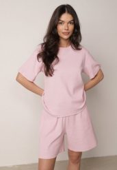 Różowe Bawełniane Szorty Dresowe w Drobne Paseczki Wiązane na Sznurki Loregune. Czerwone szorty damskie Born2be, bez wzorów, z bawełny. Za 59.99 zł.