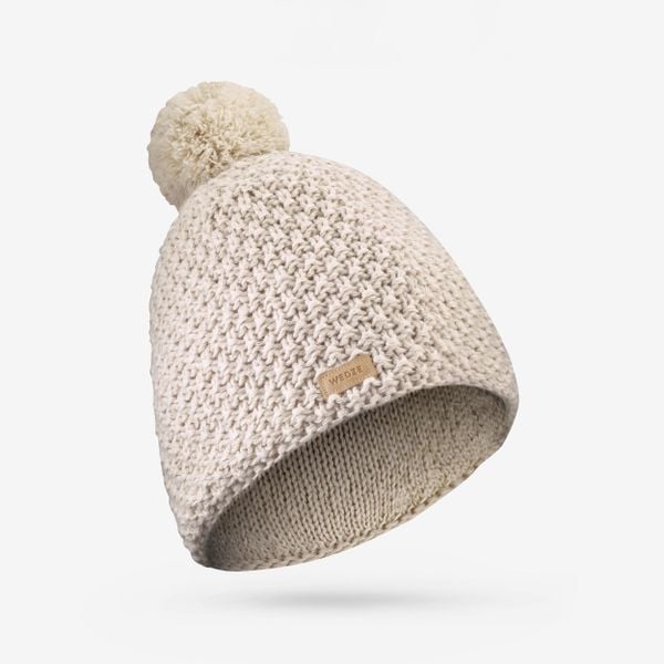 Czapka narciarska dla dorosłych Wedze Timeless 500. Czerwone czapki damskie WED'ZE, na zimę, bez wzorów, z dzianiny. Za 69.99 zł.