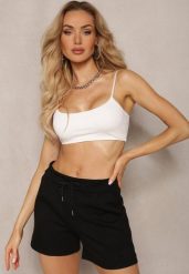 Czarne Szorty High Waist przed Kolano Saxonia. Czarne szorty damskie Renee, bez wzorów, z podwyższonym stanem. Za 39.99 zł.