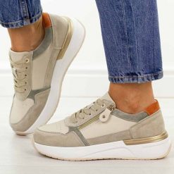 Beżowe skórzane sneakersy damskie Jezzi 9781. Brązowe obuwie sportowe damskie Jezzi, na jesień, z dresówki, bez zapięcia, trekkingowe. Za 259.00 zł.