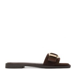 Klapki Beverly Hills Polo Club. Brązowe klapki damskie Beverly Hills Polo Club, bez wzorów, bez obcasa, bez zapięcia. Za 249.99 zł.