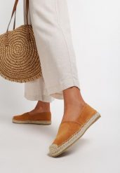 Camelowe Espadryle Aurinda. Brązowe espadryle damskie Renee, bez wzorów, bez obcasa, na płaskiej podeszwie. Za 44.99 zł.