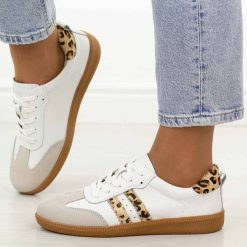 Białe skórzane półbuty damskie Filippo Dp7508/26. Białe półbuty damskie Filippo, na jesień, bez wzorów, z jeansu, bez obcasa, na płaskiej podeszwie, bez zapięcia. Za 219.00 zł.