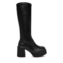 Kozaki DeeZee. Czarne kozaki damskie DeeZee, bez obcasa, na słupku, bez zapięcia. Za 219.99 zł.