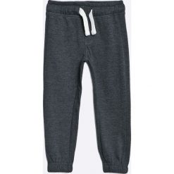 Blukids - Spodnie dziecięce 98-128 cm. Spodnie dresowe chłopięce marki 4F. W wyprzedaży za 29.90 zł.