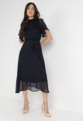 Granatowa Sukienka o Rozkloszowanym Kroju z Wiązaniem Acsophia. Niebieskie sukienki damskie Born2be, bez wzorów, z materiału, eleganckie, bez ramiączek. Za 129.99 zł.