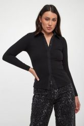 Bluzka damska DKNY JEANS. Bluzki damskie DKNY, m, bez wzorów, z jeansu, bez kołnierzyka, bez ramiączek. W wyprzedaży za 226.85 zł.