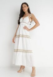 Biała Sukienka Chrysis. Białe sukienki damskie Born2be, z aplikacjami, z bawełny, boho, bez ramiączek. Za 269.99 zł.