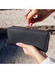 ATELIERS SAINT GERMAIN Skórzany portfel w kolorze czarnym - 19 x 10 x 2,5 cm rozmiar: onesize. Czarne portfele damskie ATELIERS SAINT GERMAIN, bez wzorów, z materiału. Za 260.99 zł.