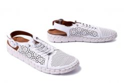 ARTIKER RELAKS 52C0884 white, sandały damskie. Białe sandały damskie Artiker Relaks, bez wzorów, ze skóry, bez obcasa, bez zapięcia. Za 199.90 zł.
